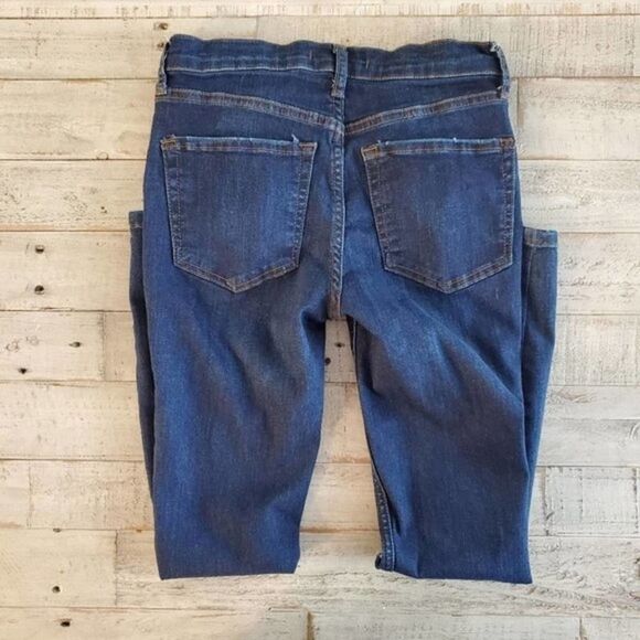 Free PEOPLE High-Rise Busted Knee Skinny Distressed Size 25 - Picture 8 of 10